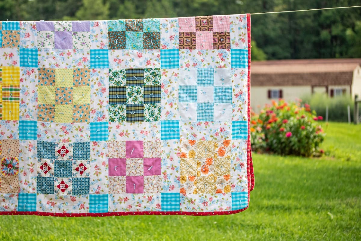How to make a quilt hanger. 