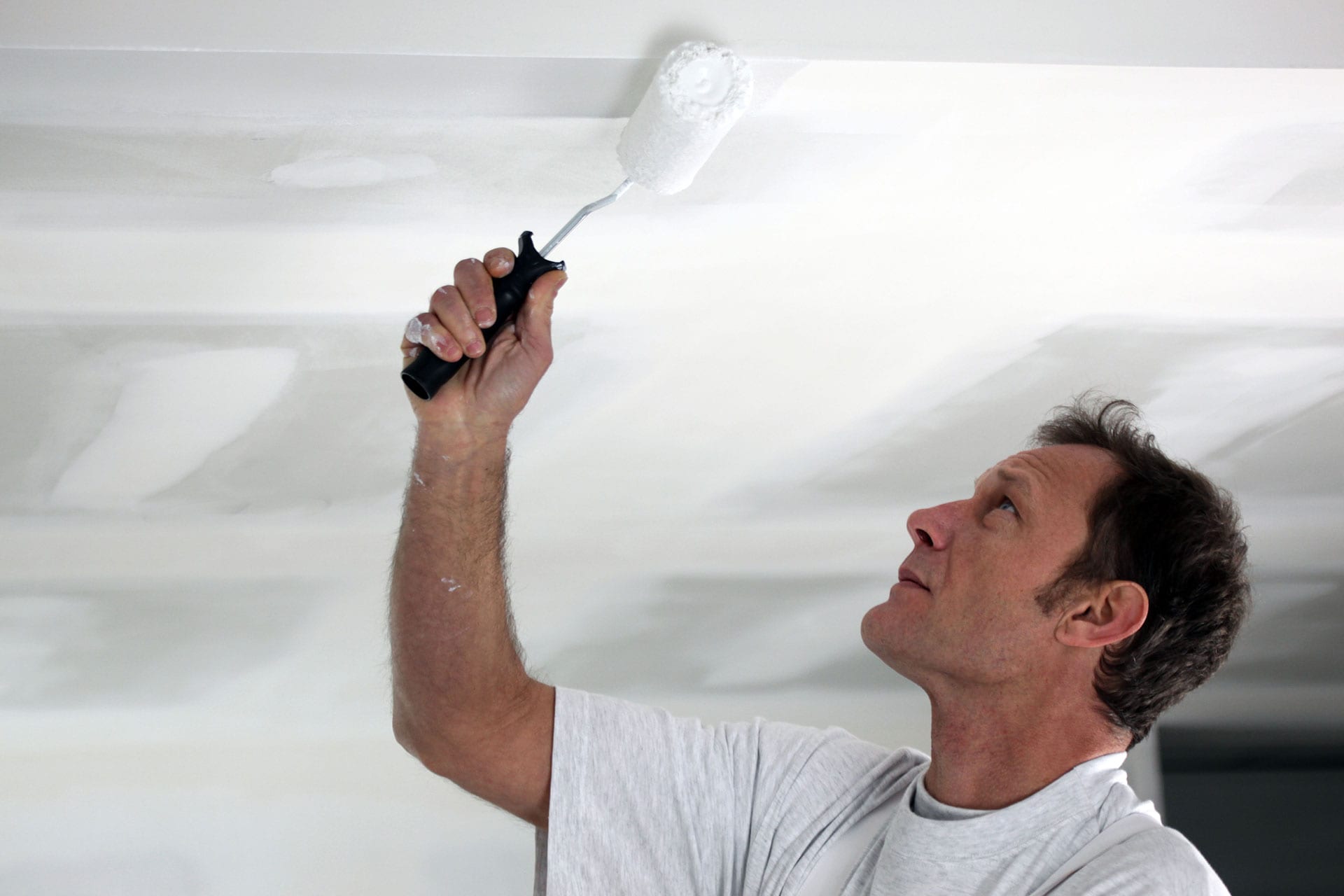 How To Paint A Ceiling Without Streaks