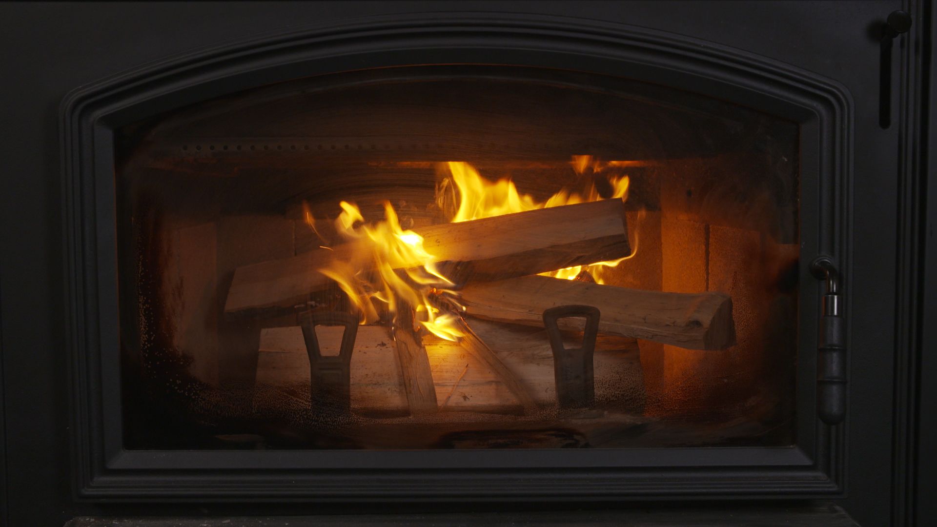 How To Properly Burn Wood In Your Fireplace