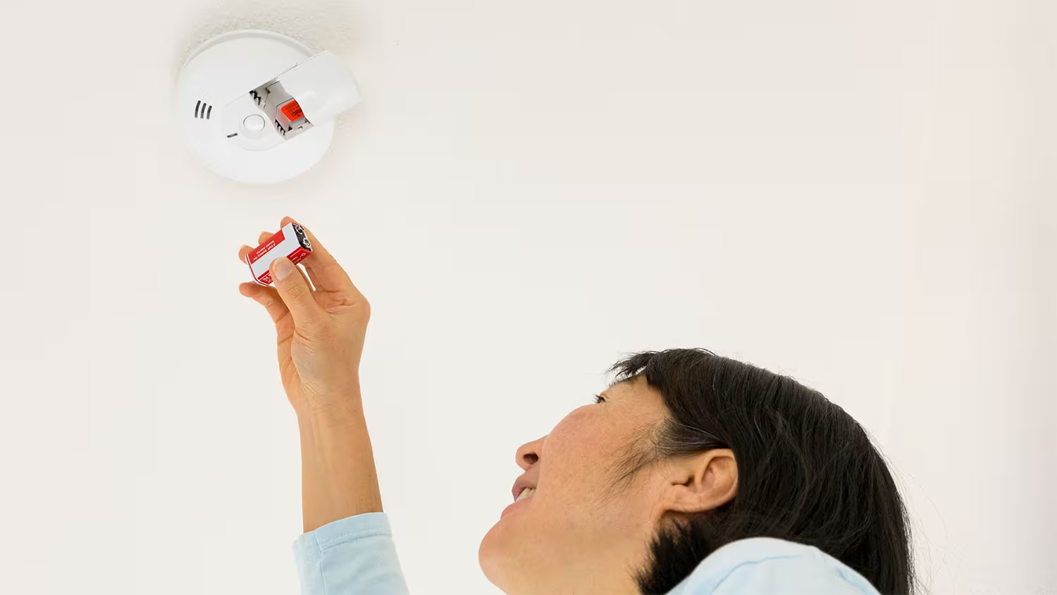 How To Put A 9V Battery In A Smoke Detector