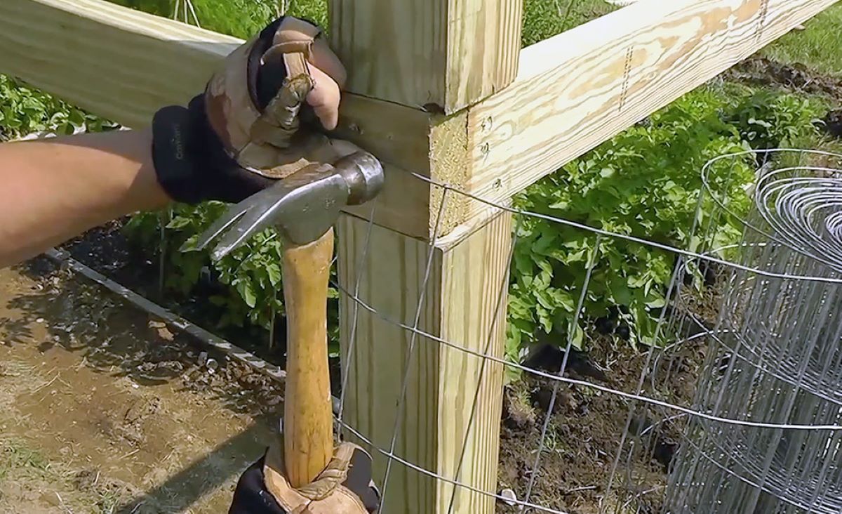 How to Stretch Woven Wire Fence 