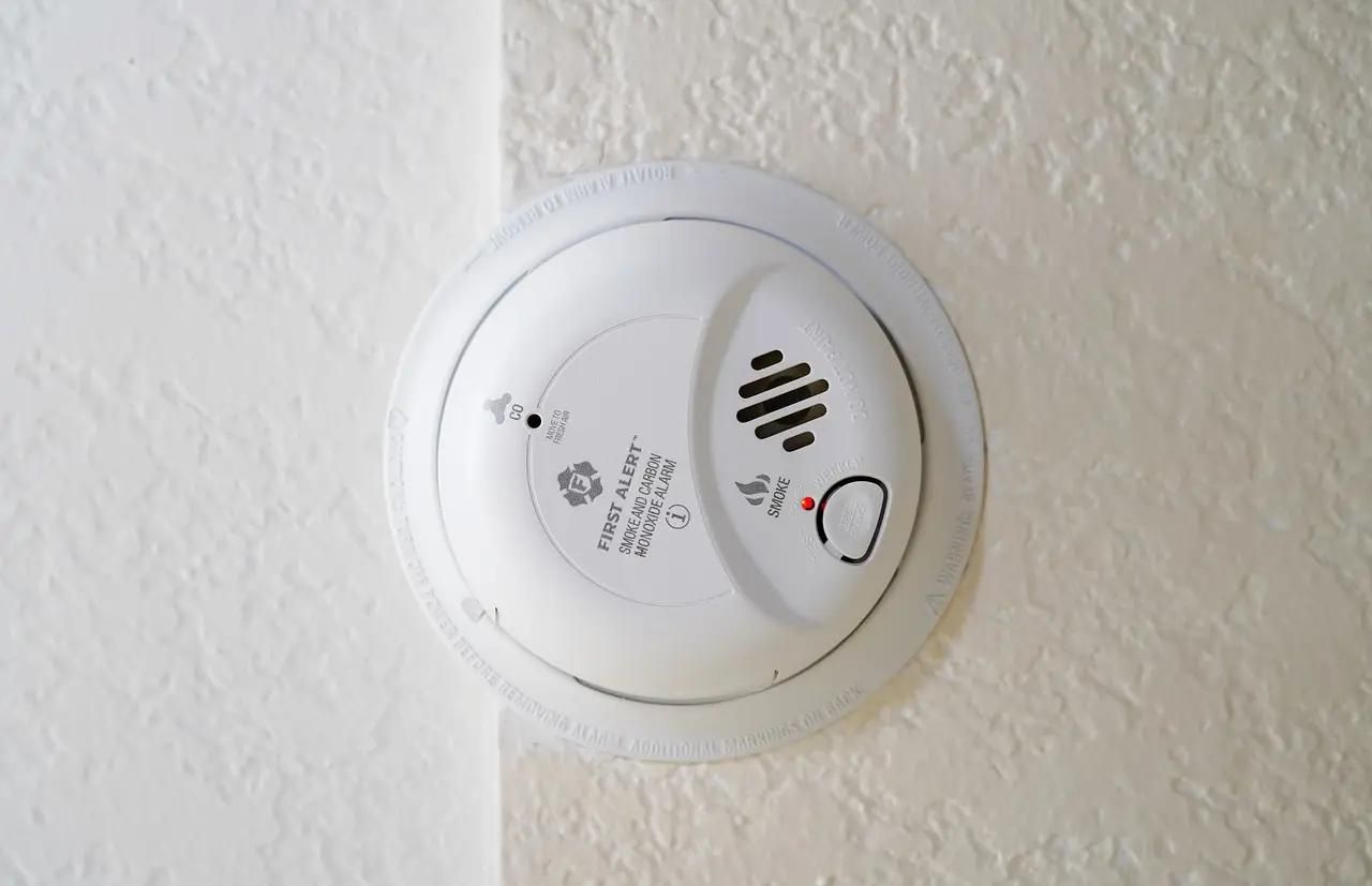 How To Remove A First Alert Smoke Detector