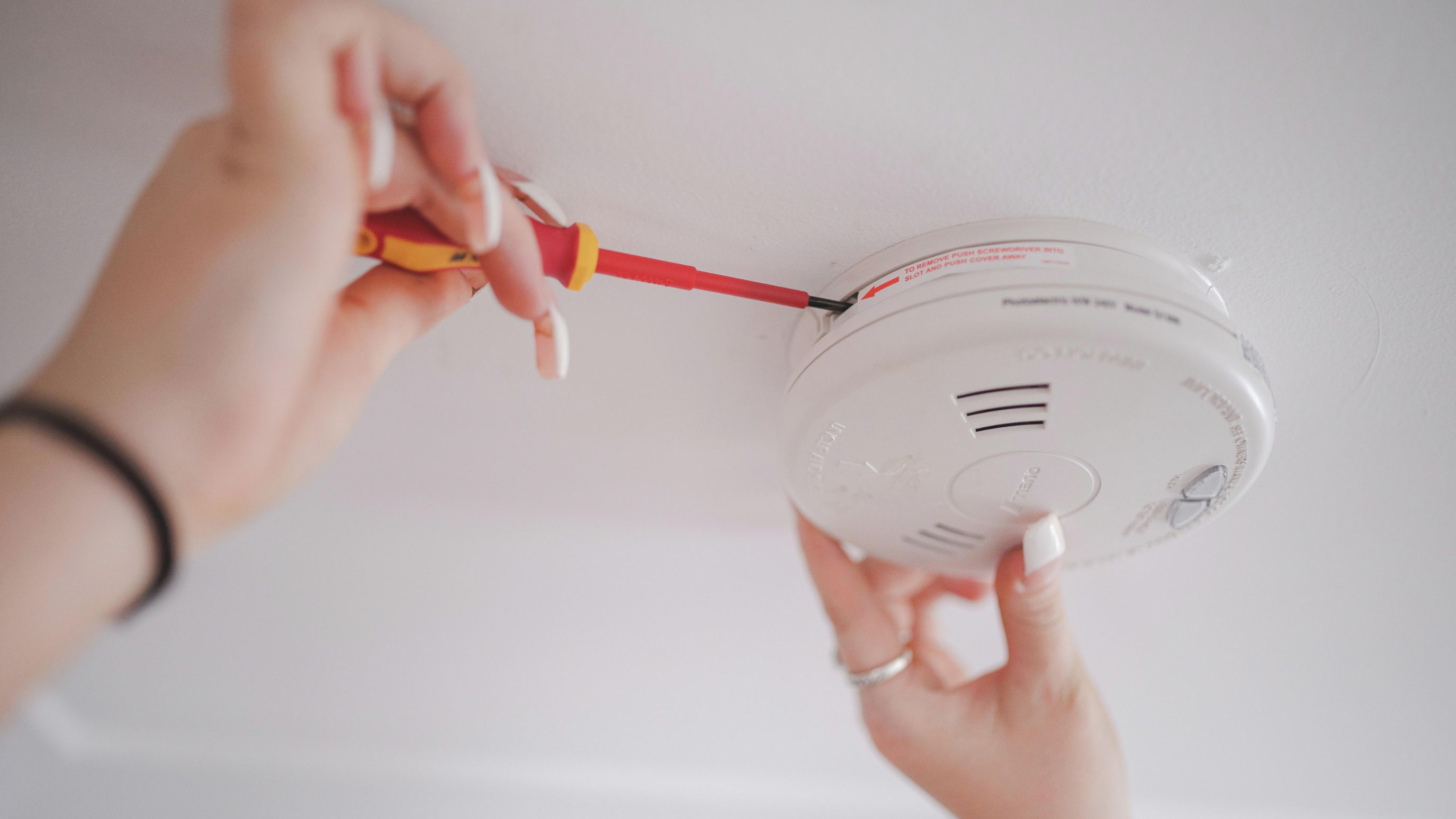 How To Remove A Smoke Detector