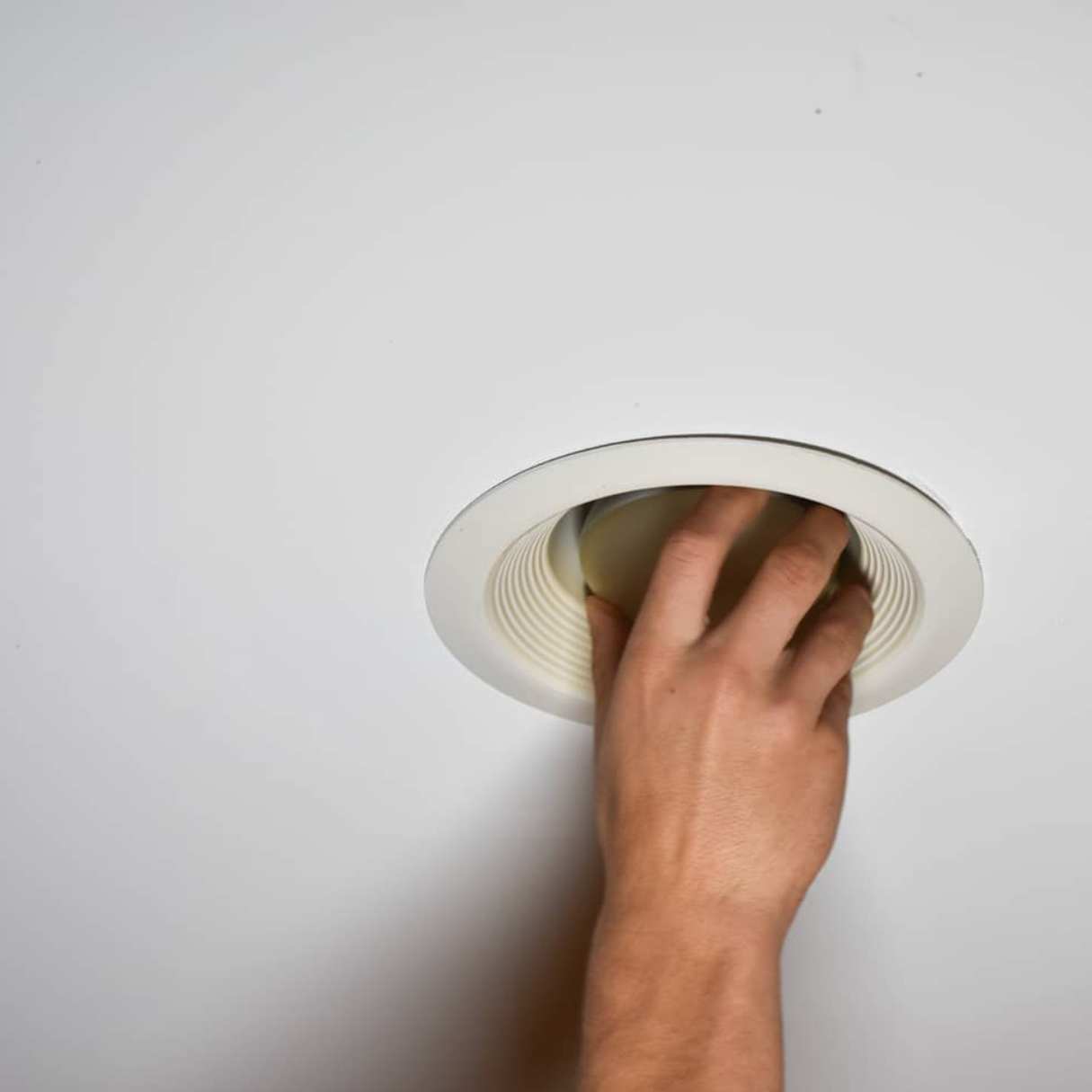 How To Remove Recessed Light Fixture From Ceiling