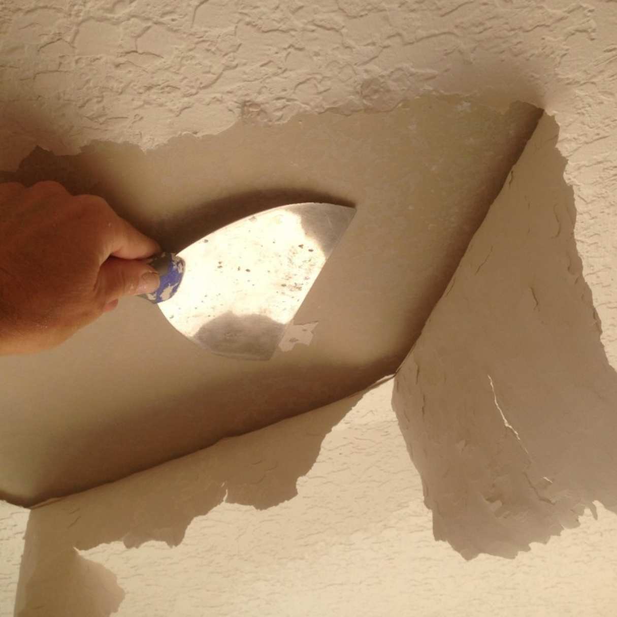How To Repair A Knockdown Ceiling