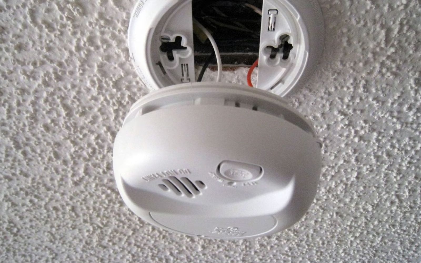 How To Stop A Smoke Detector From Chirping