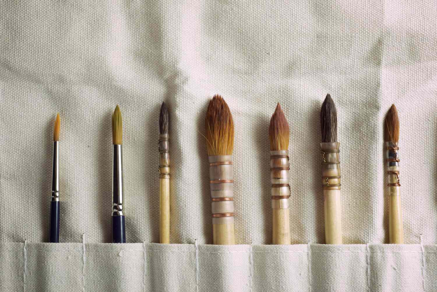 Dos and Don'ts of Storing Paint Brushes