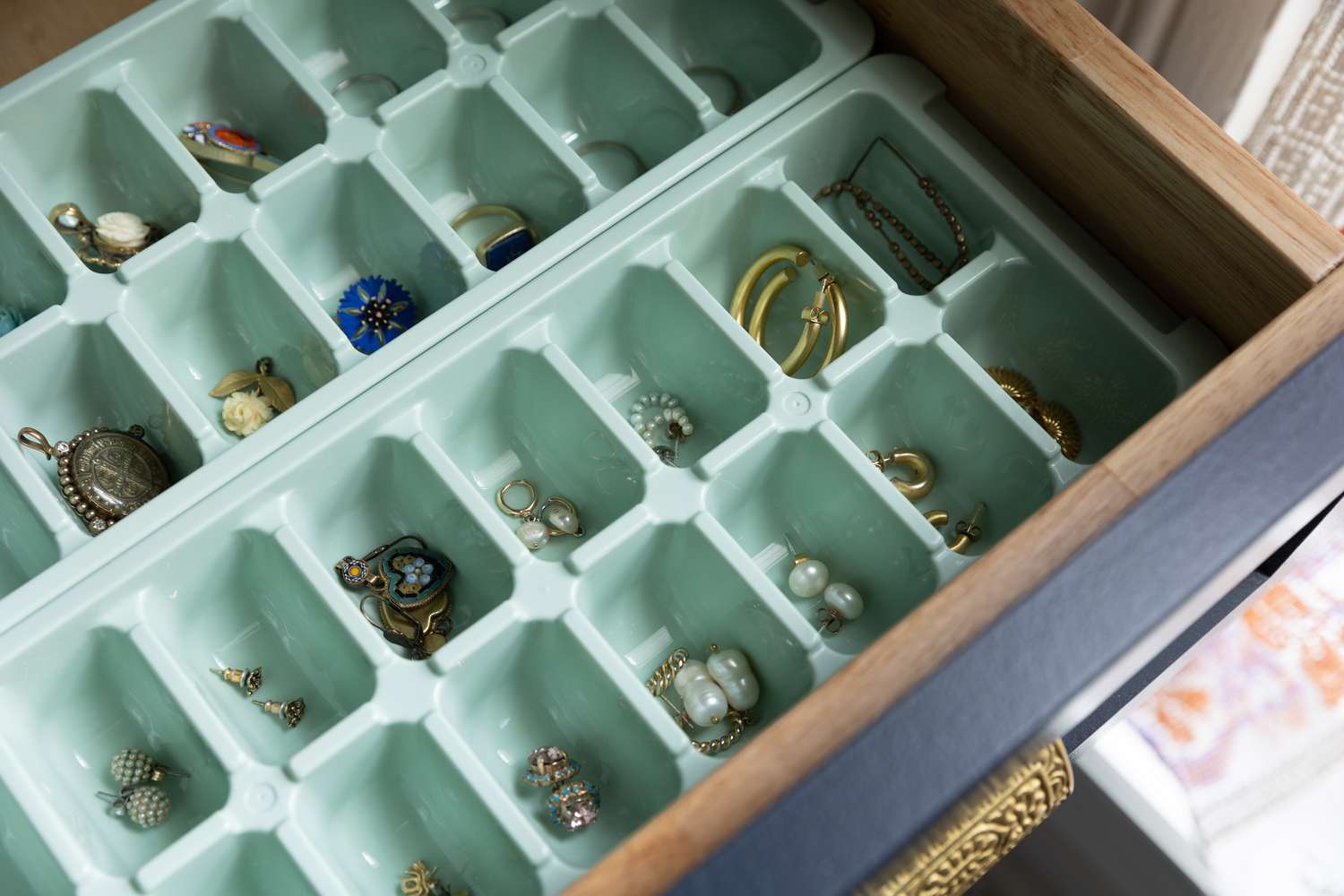 How To Store Earrings In A Drawer