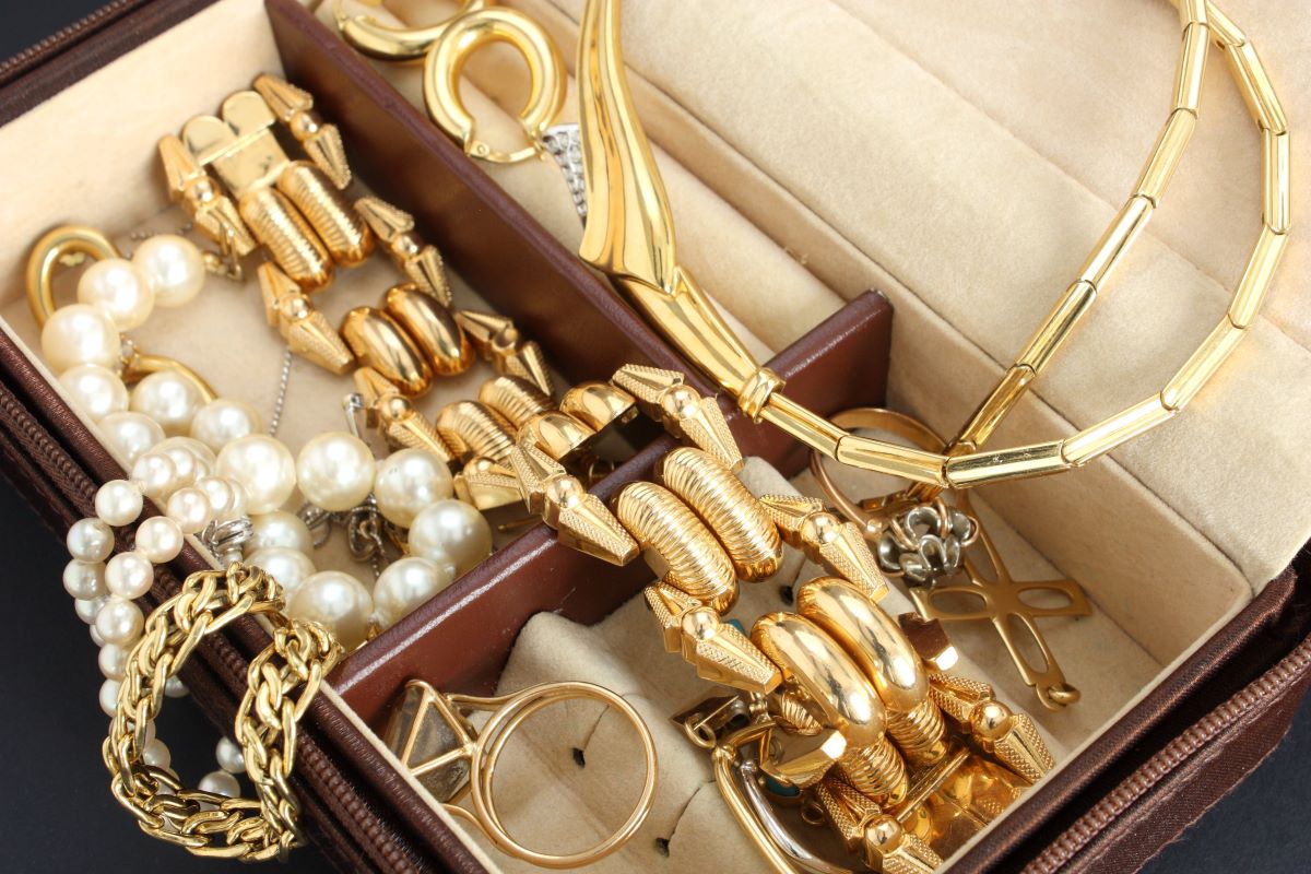 How To Store Gold Jewelry At Home