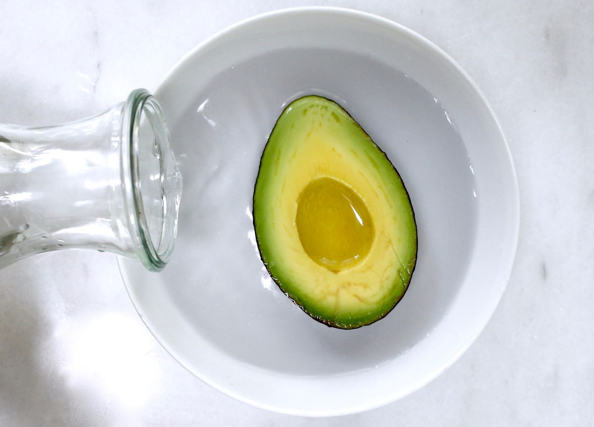 How To Store Half An Avocado In Water