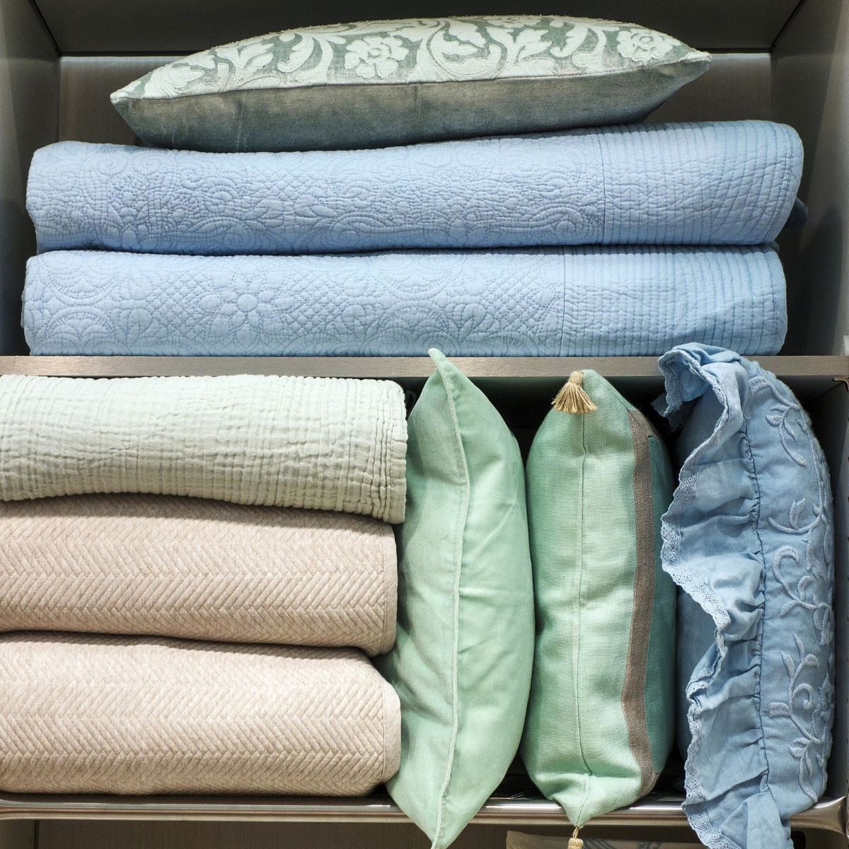 How To Store Linens In Closet