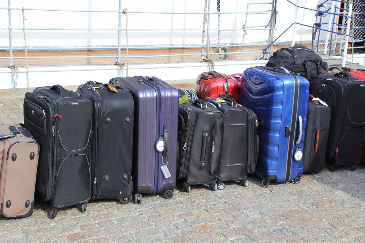 How To Store Luggage While Traveling