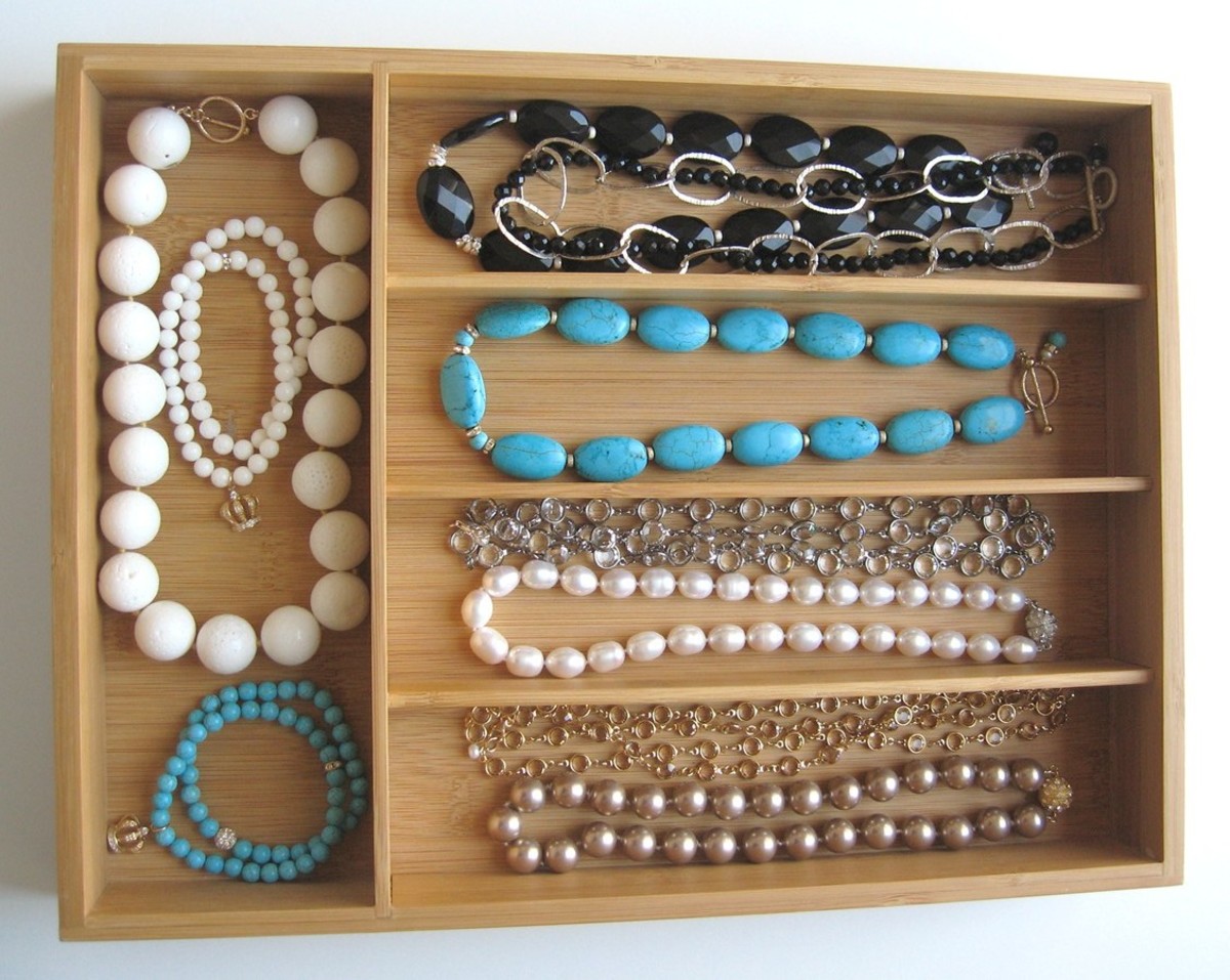 How To Store Necklaces In A Box
