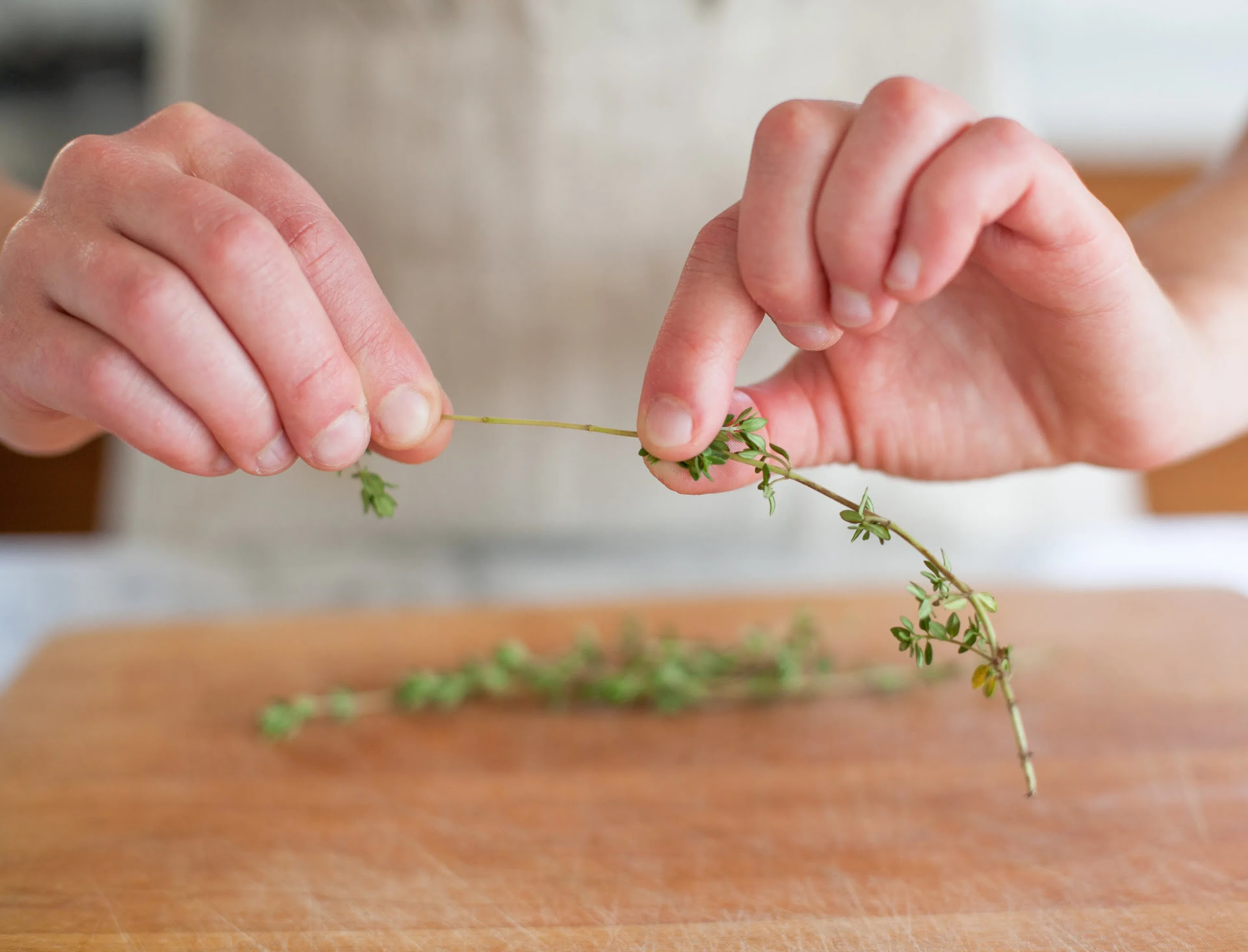 How To Take Thyme Leaves Off The Stem