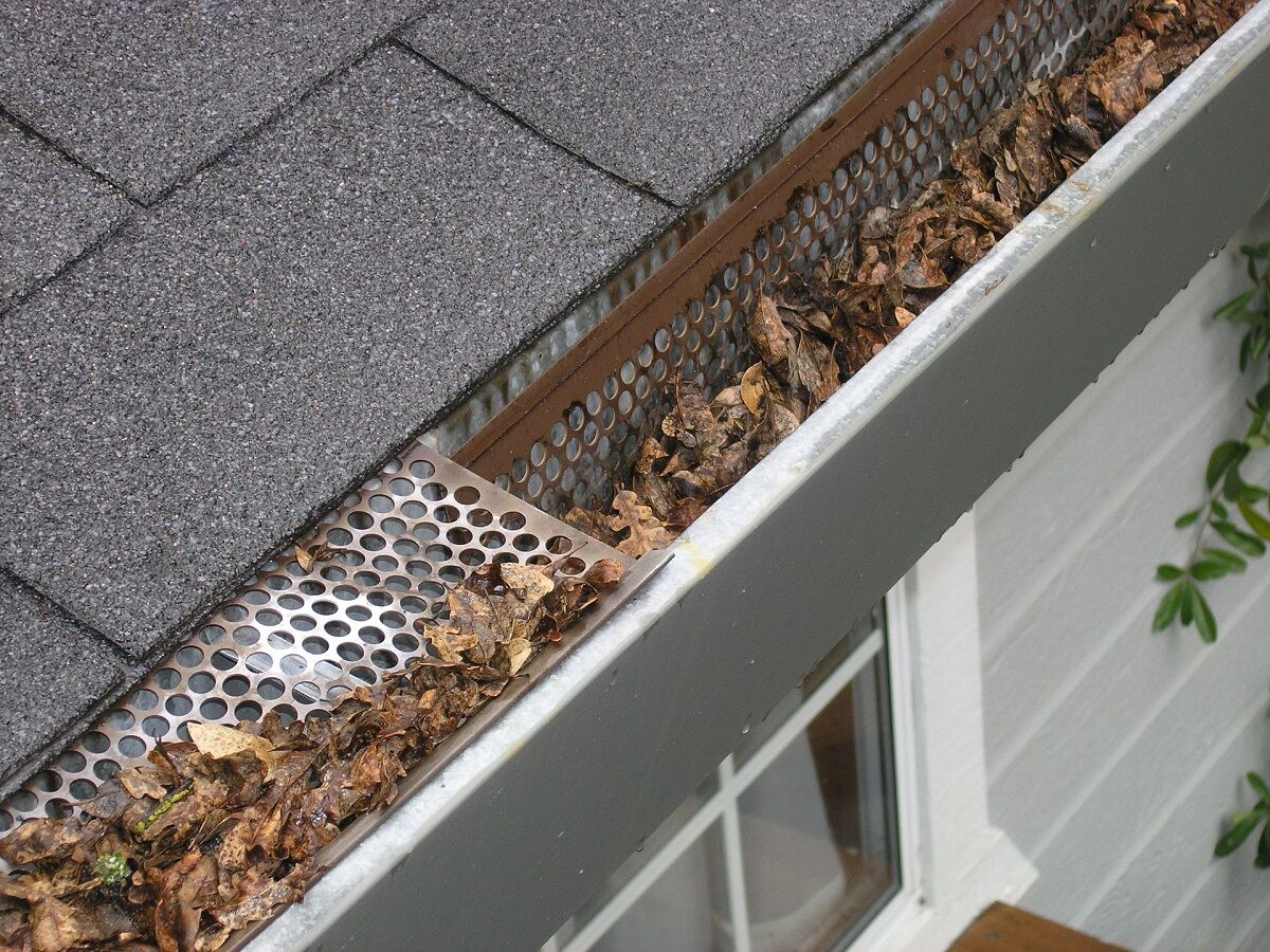 How To Tell If Your Gutters Are Clogged