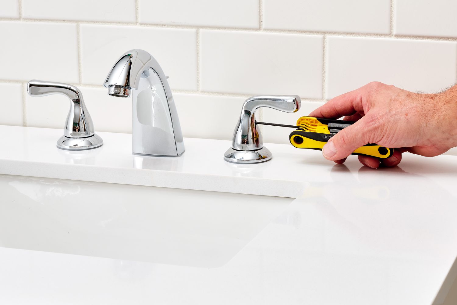 How To Tighten Sink Faucet Handle