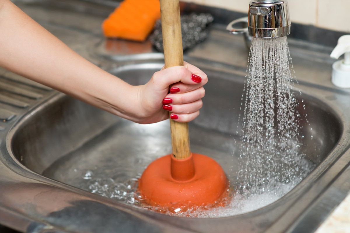 How To Unclog Kitchen Sink With Plunger