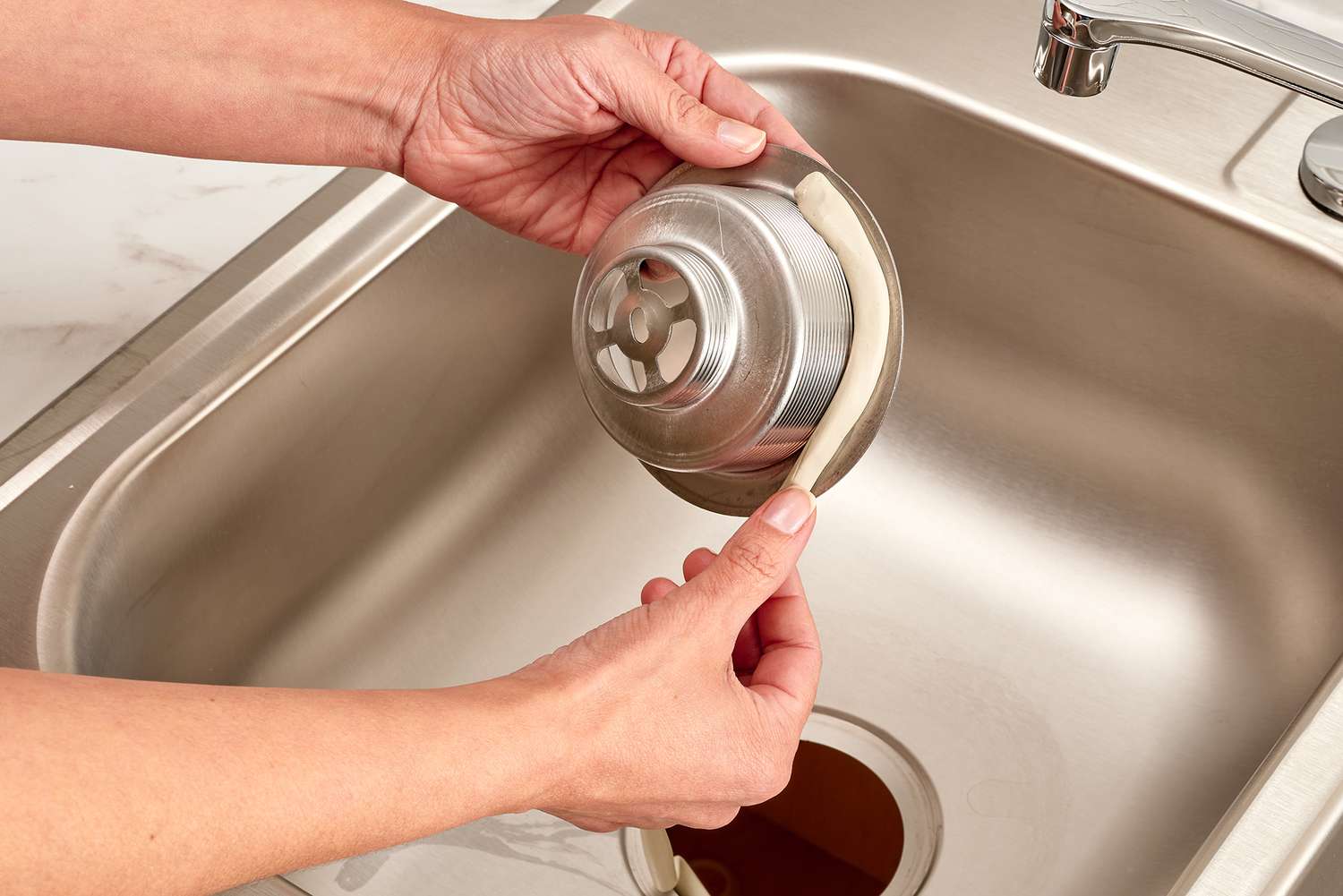How To Use Plumbers Putty On Sink Drain