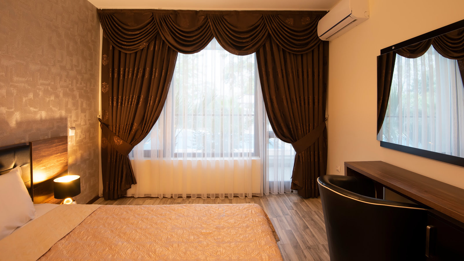What Are Valance Curtains
