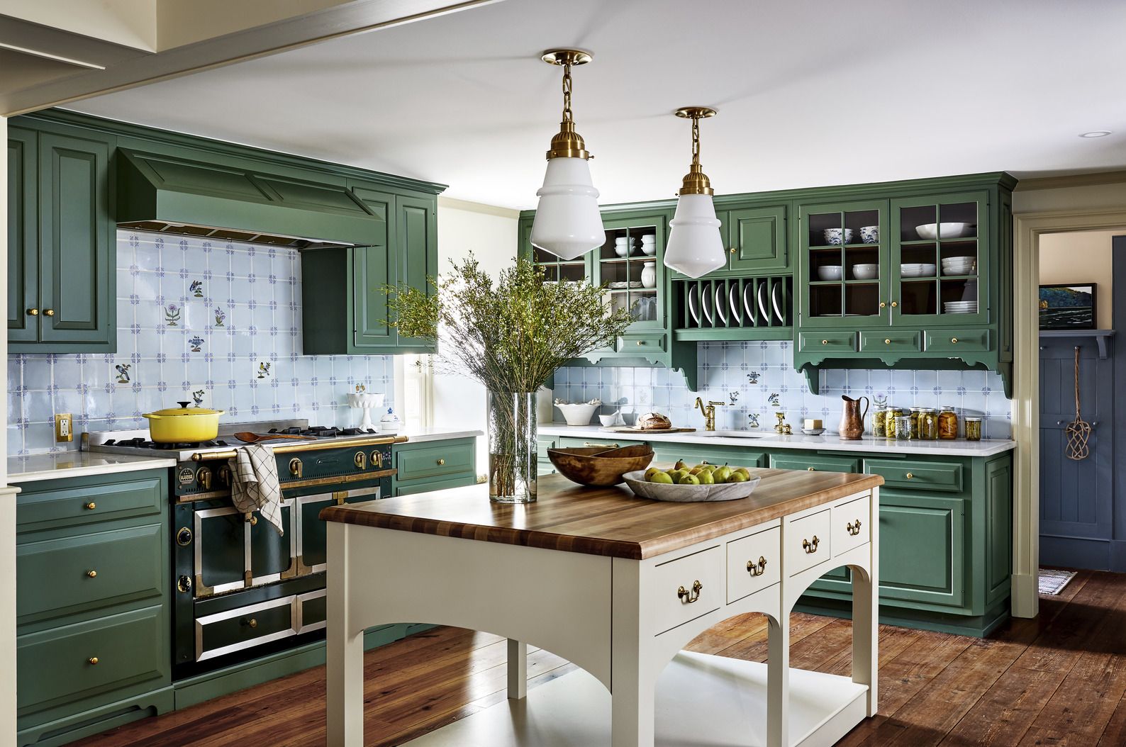 What Color Countertops Go With Green Cabinets