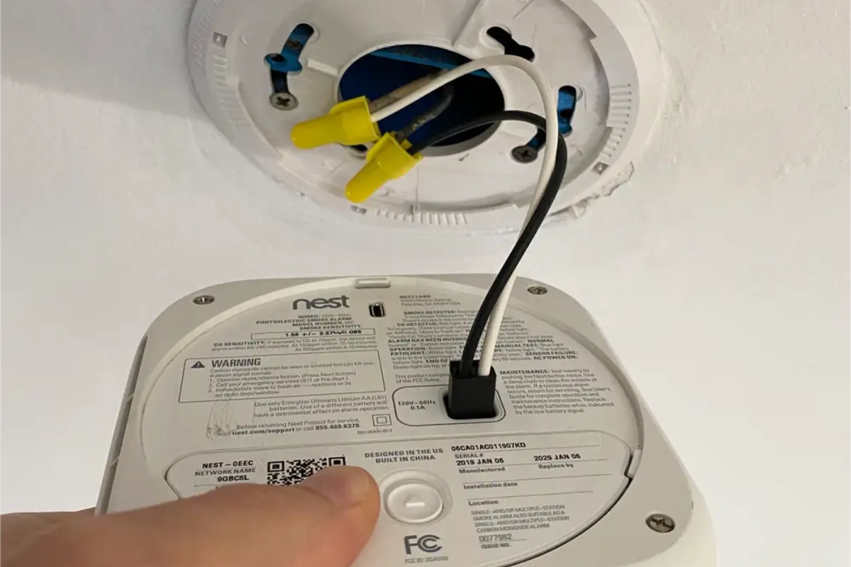 What Does The Date On A Smoke Detector Indicate?