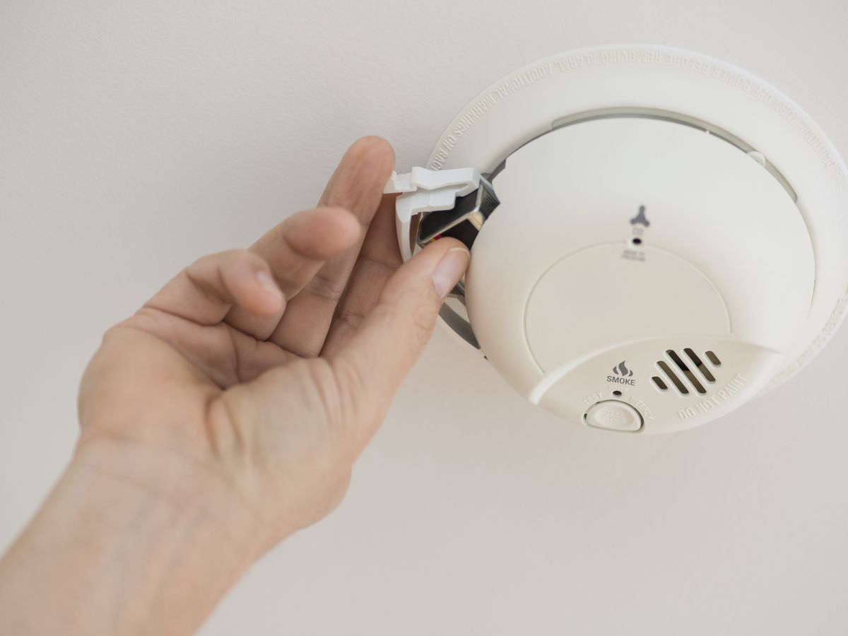 What Happens If You Remove The Battery From A Smoke Detector?