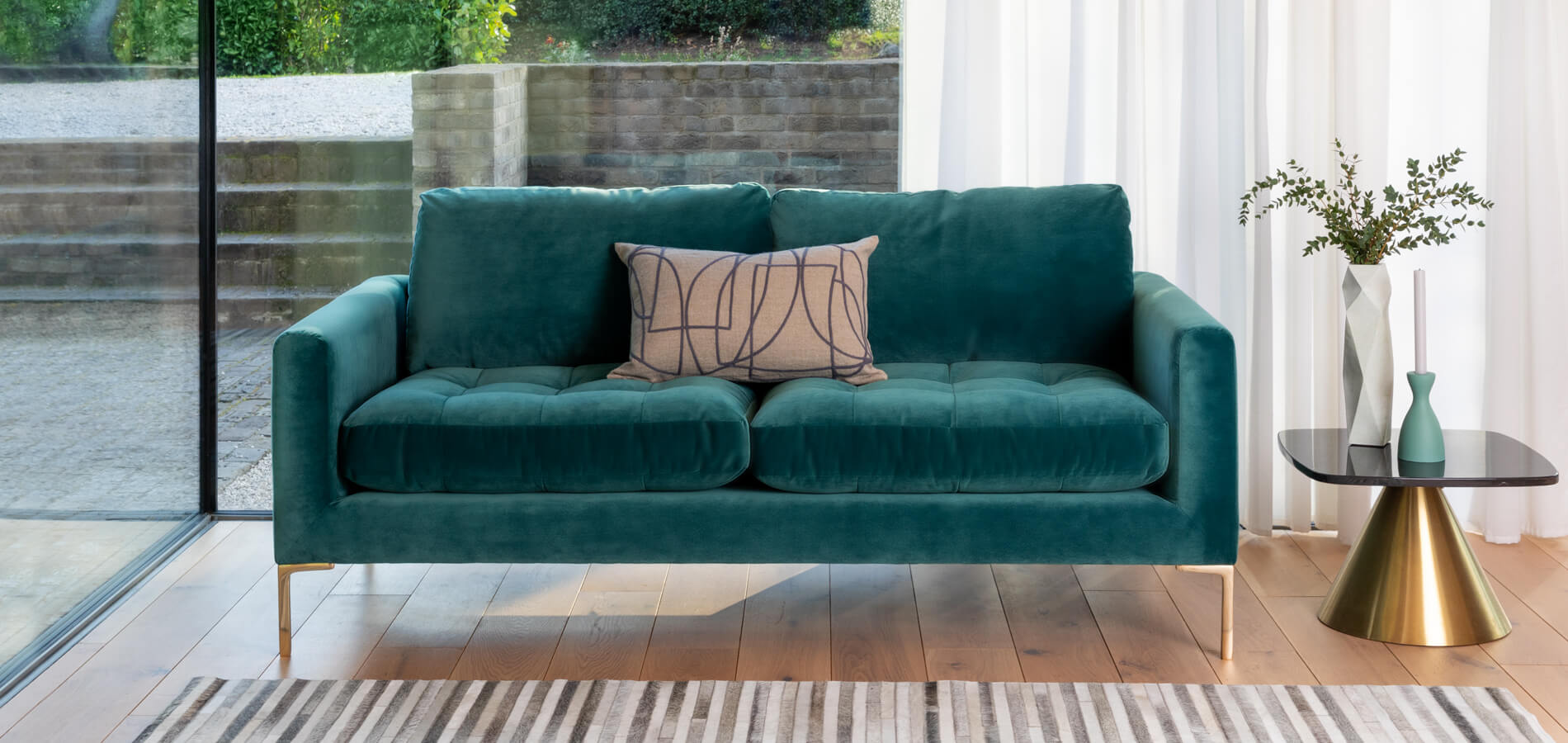 What Throw Pillows Color Is Best For A Teal Couch
