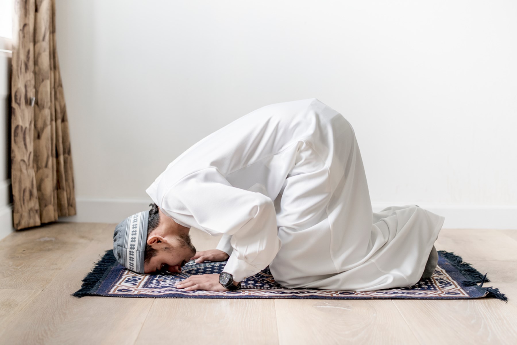 Why Do Muslims Pray On Rugs