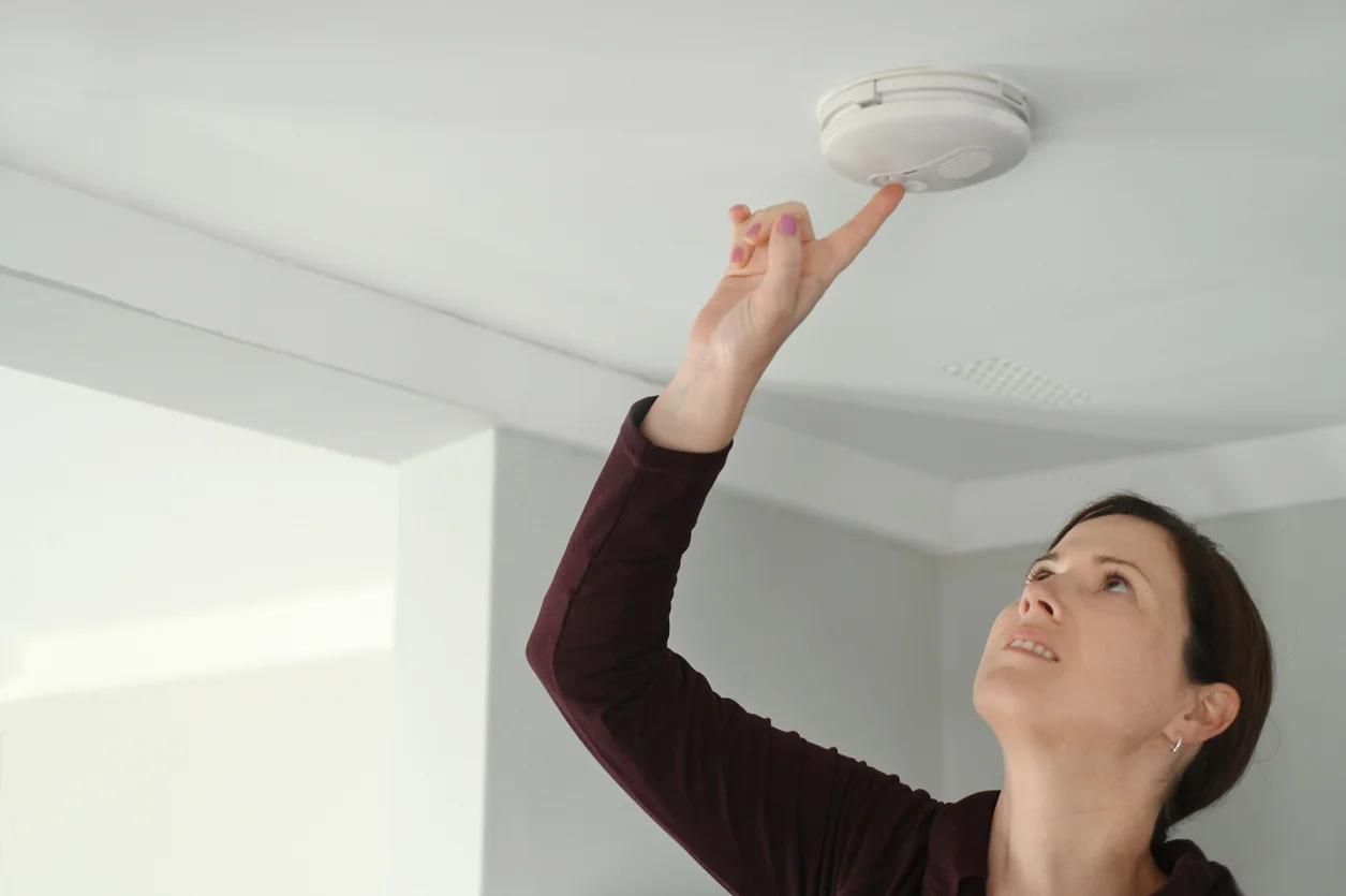 Why Does A Smoke Detector Beep When It’s Cold?