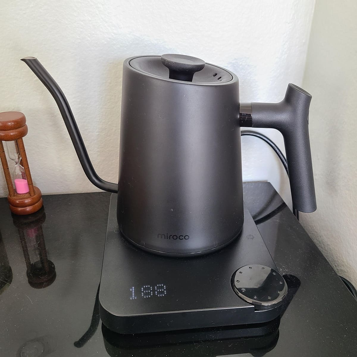 https://storables.com/wp-content/uploads/2023/11/10-best-miroco-electric-kettle-for-2023-1700114088.jpg