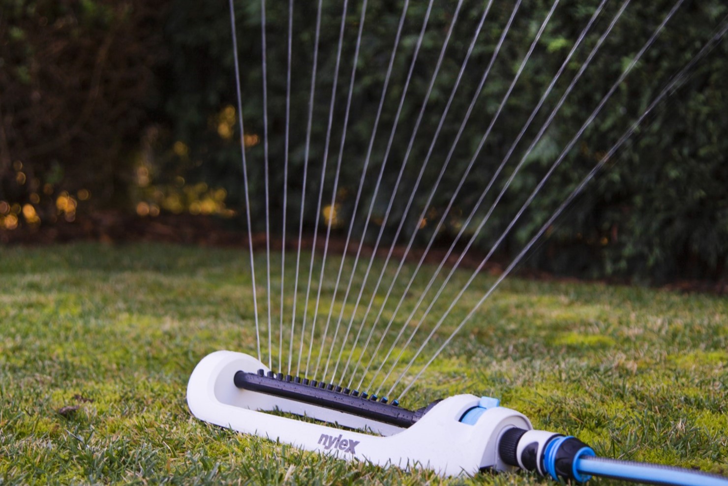 12 Best Oscillating Water Sprinklers For Lawns For 2023