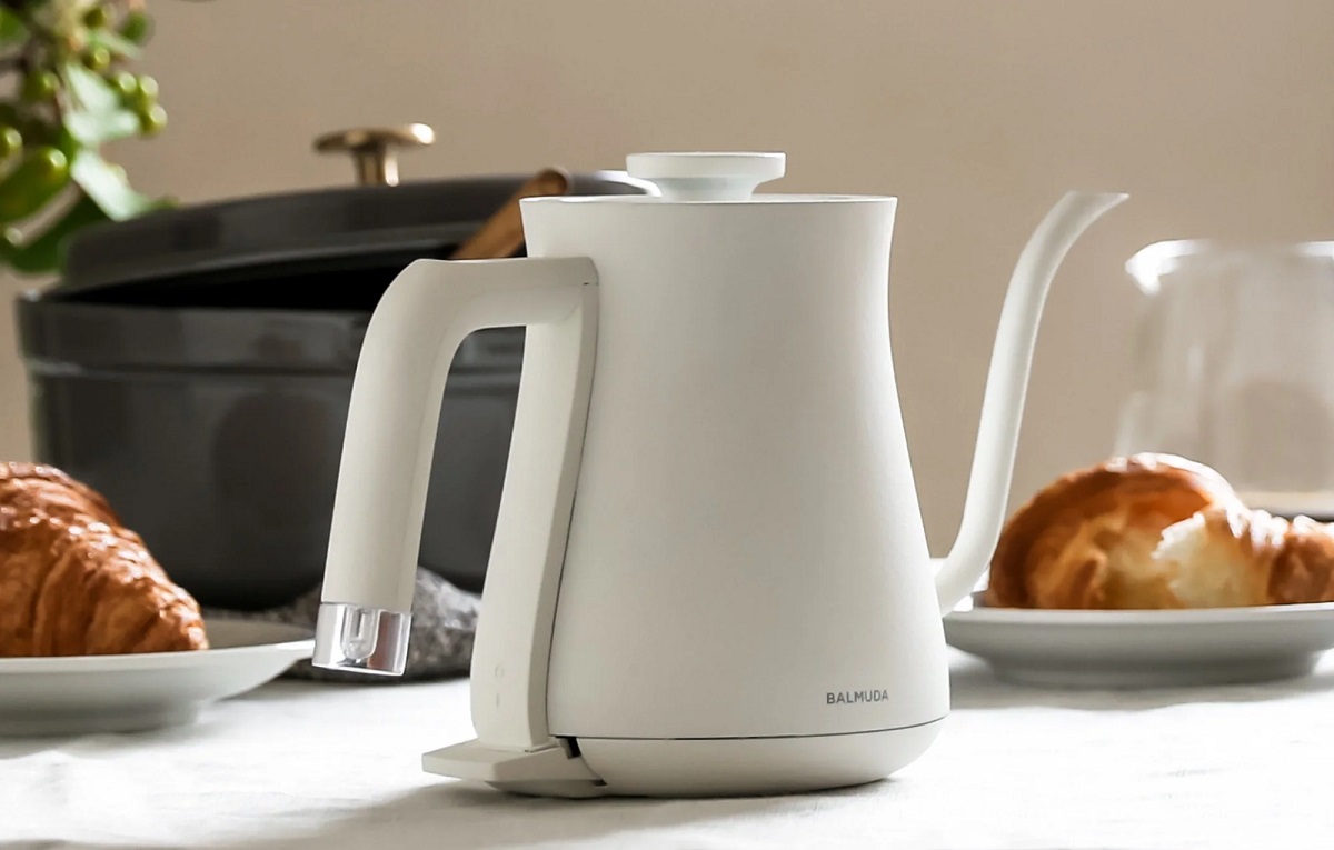 https://storables.com/wp-content/uploads/2023/11/13-amazing-white-electric-kettle-for-2023-1700114468.jpg