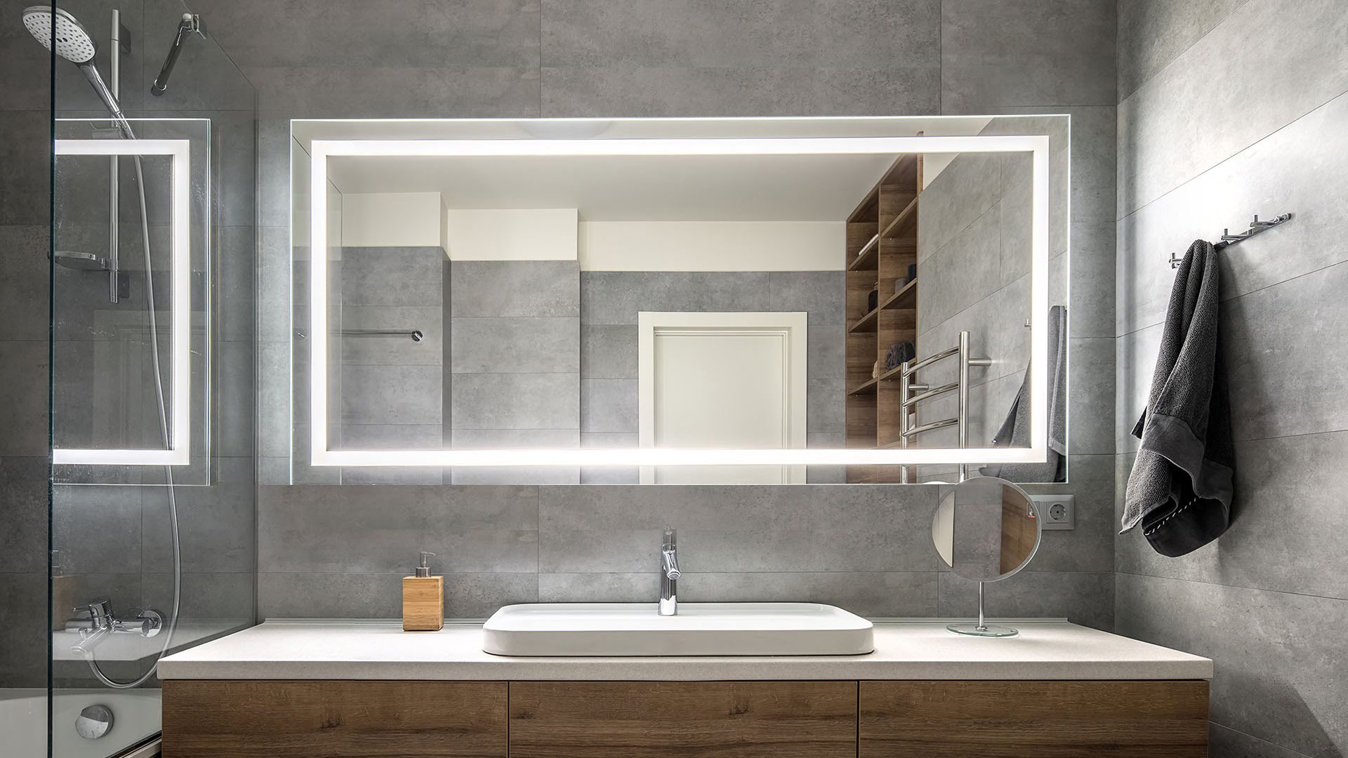 13 Unbelievable Lighted Mirrors for 2023