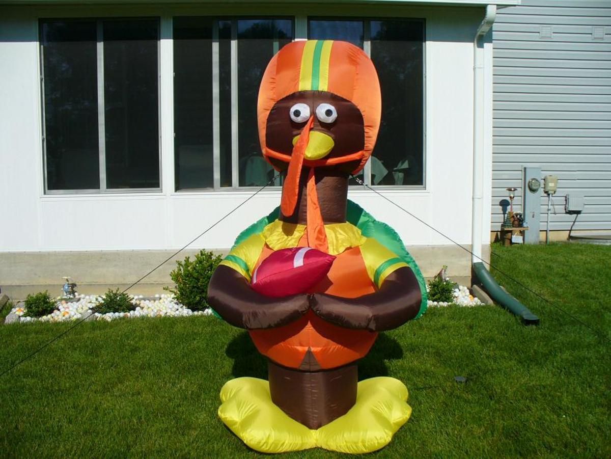 8 Amazing Inflatable Turkeys For Outside Lawns For 2023