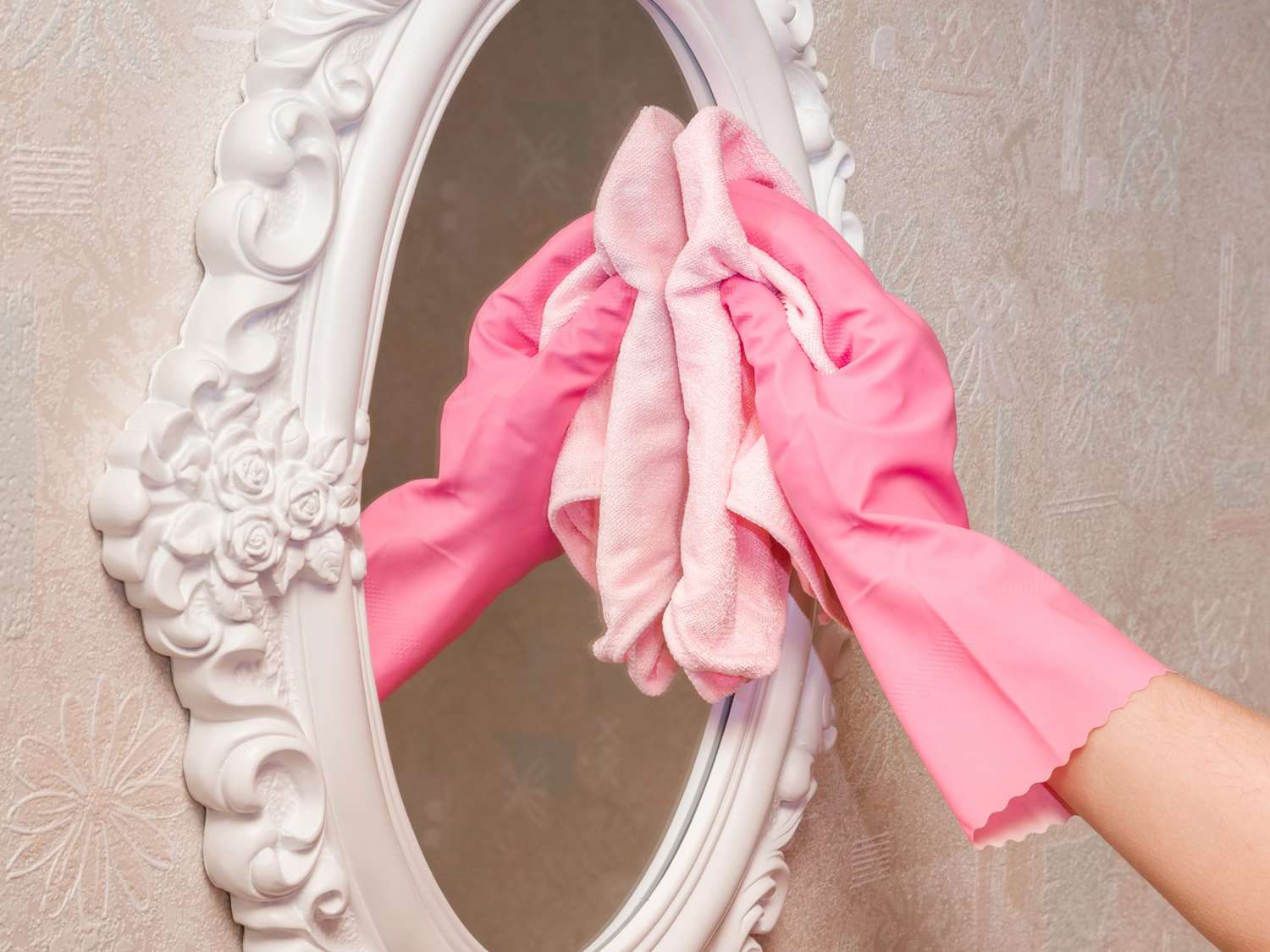 Best Products To Clean Your Mirrors Effectively