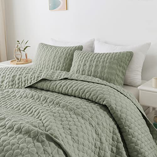 3-Piece WDCOZY Sage Green King Size Quilted Bedding Set