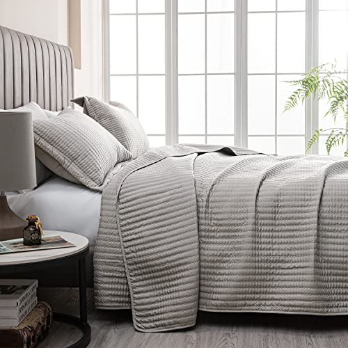 Alicia Collection 3-Piece Quilt Set with Shams, Light Gray (Full/Queen)