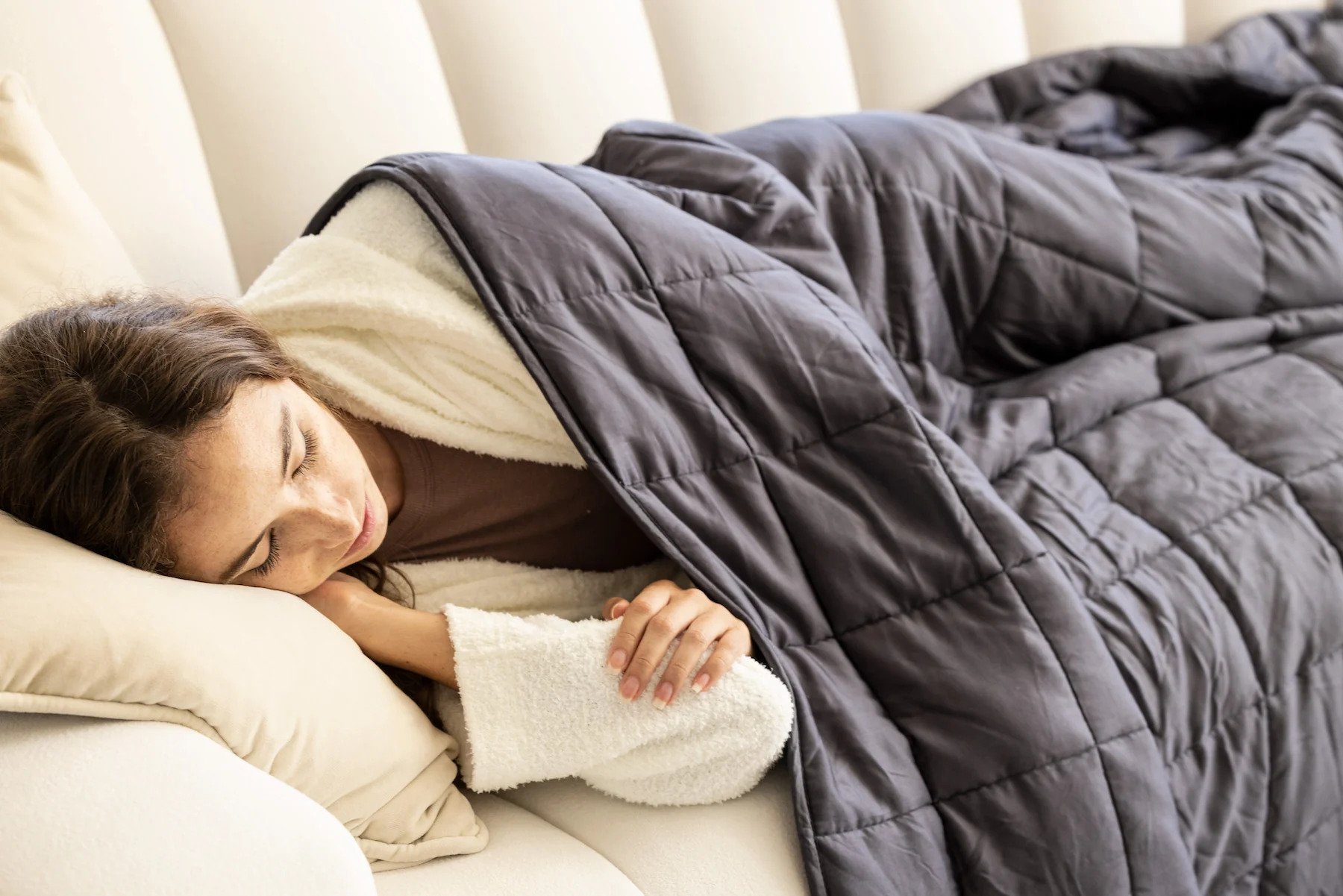 how-do-you-use-a-weighted-blanket-storables