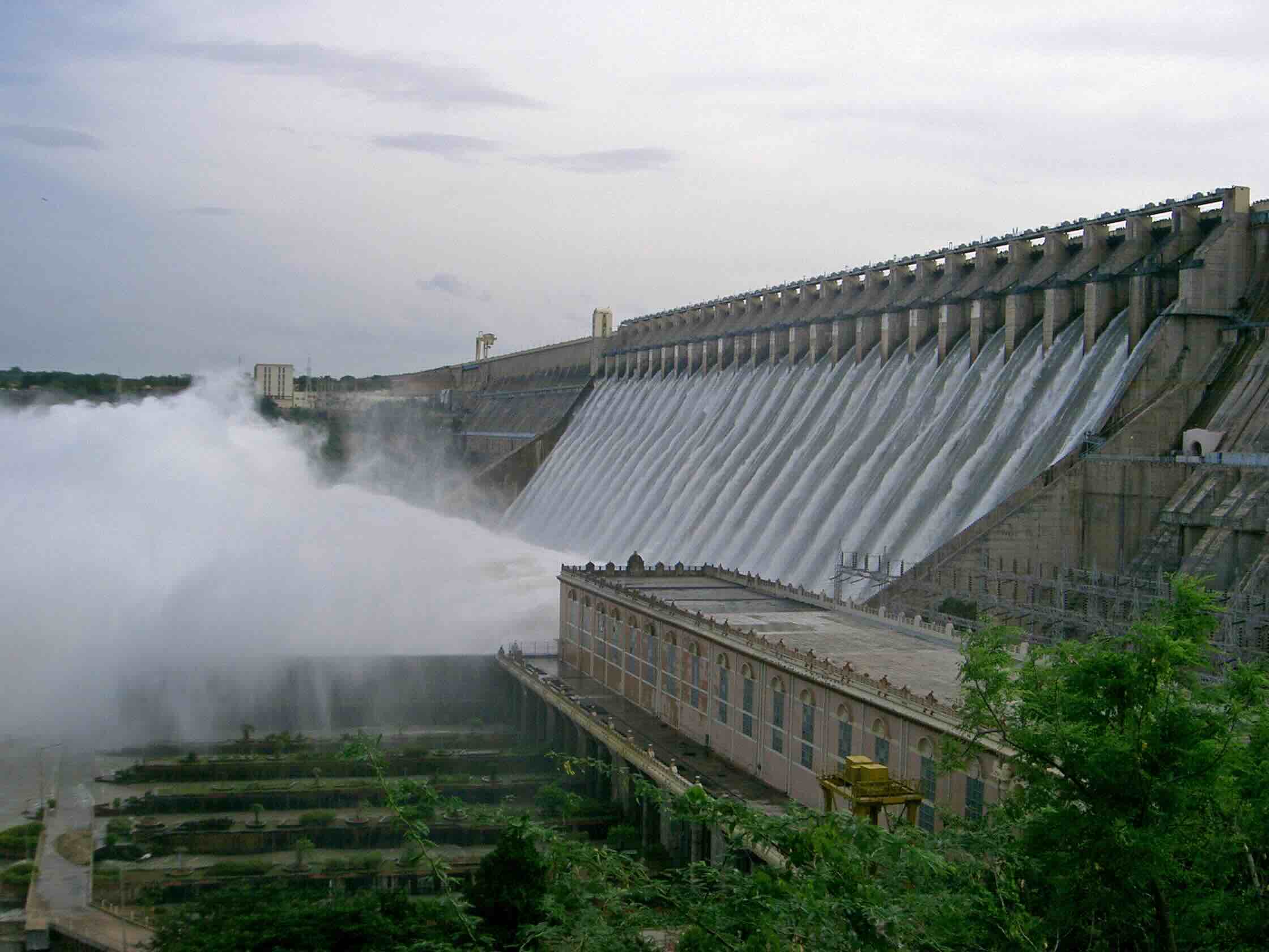 How Does The Construction Of Dams Positively Affect Natural Resources