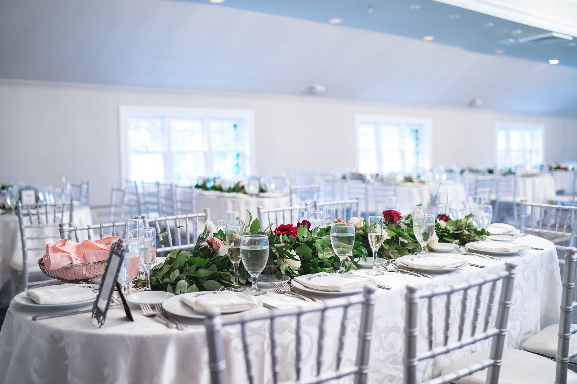 How Many Centerpieces Are Needed For An 8-Foot Table?