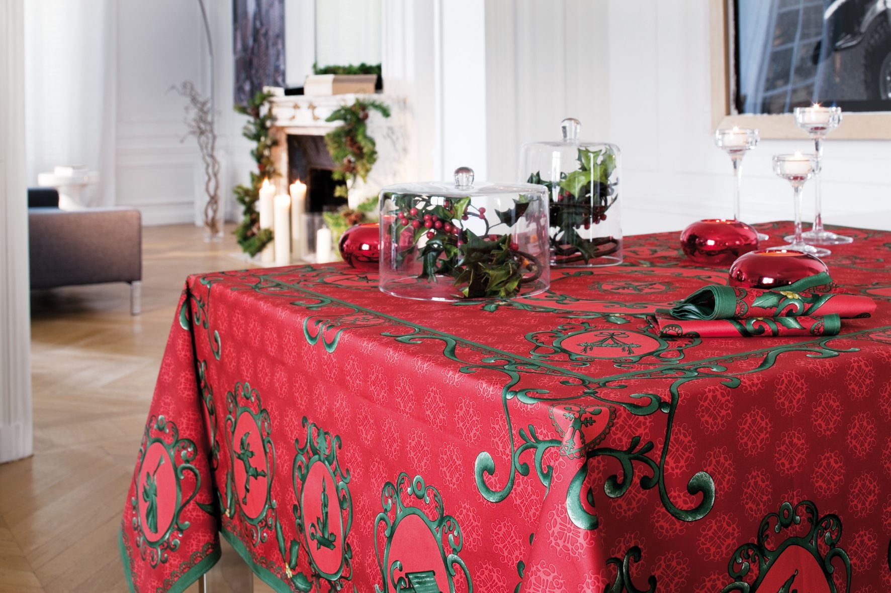 How Many Tablecloths Are On The Christmas Table In Provence? Why?