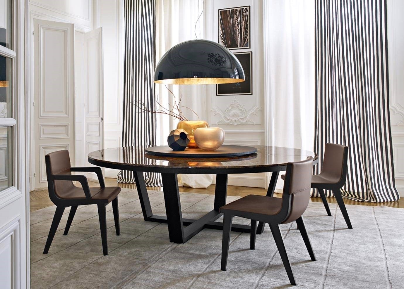 How To Adorn A Circular Dining Table