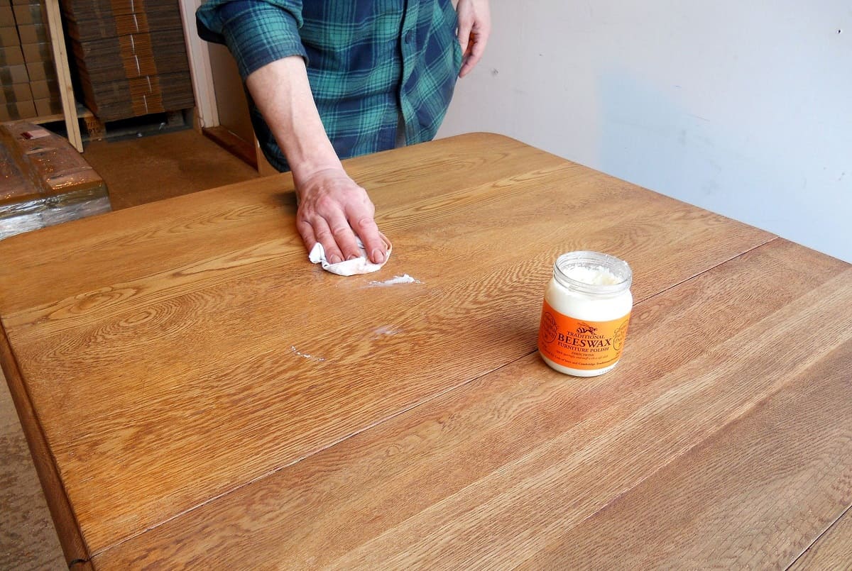 How To Apply A Protective Seal To A Dining Table