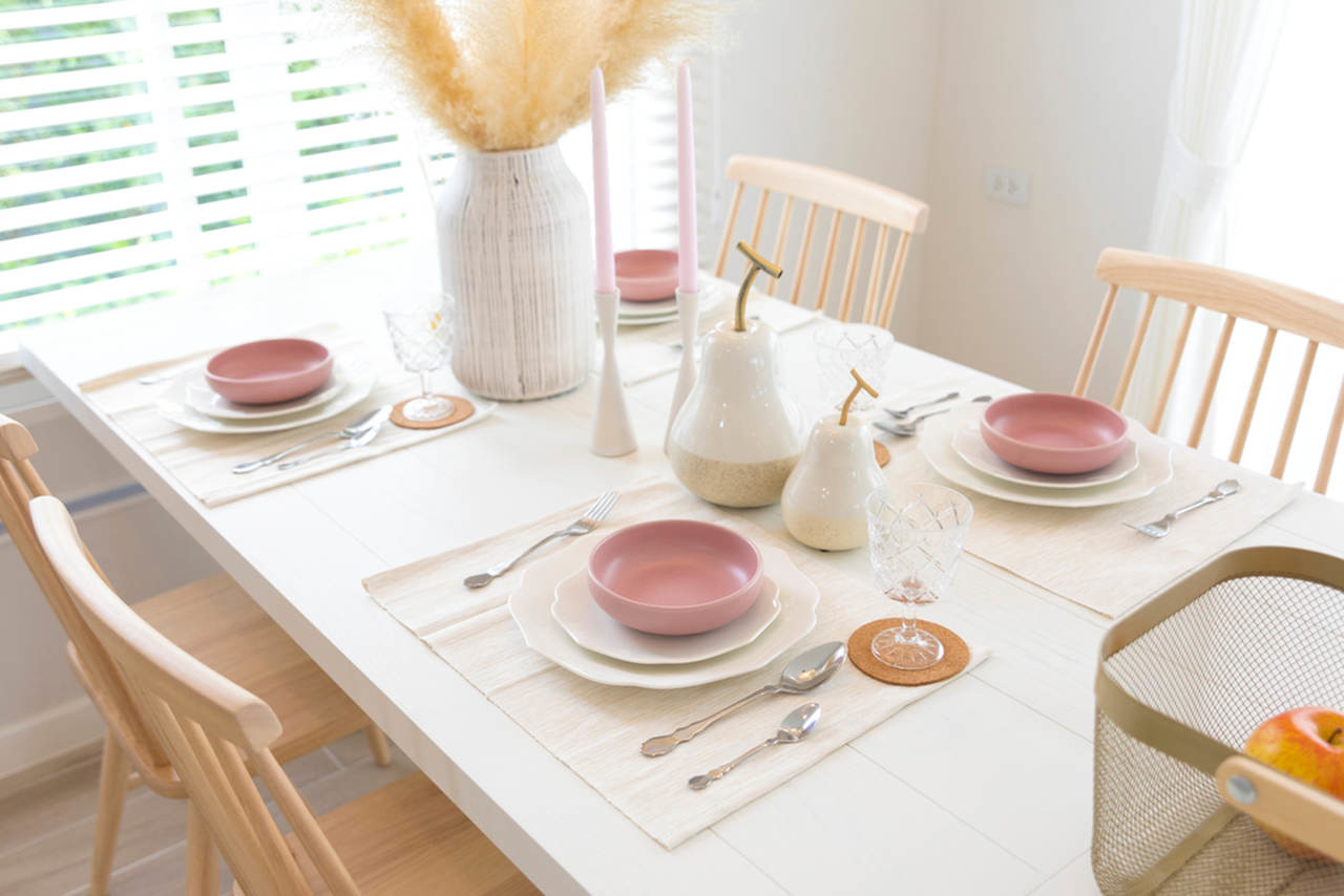 How To Arrange A Dining Room Table Setting
