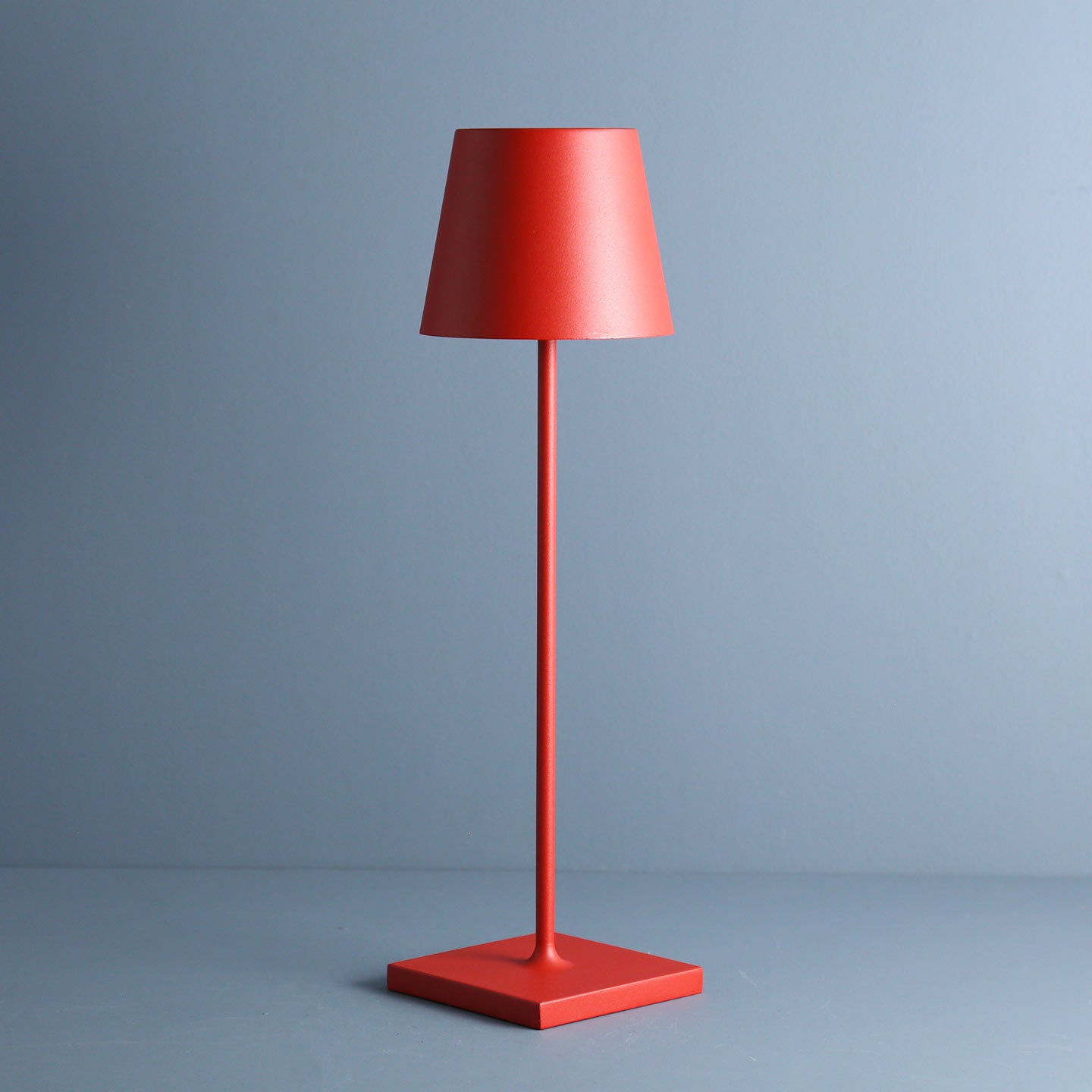 How To Choose A Red Table Lamp