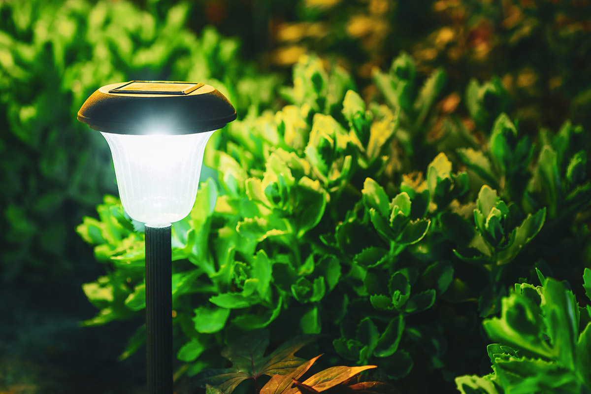 How To Choose Solar Decking Lights