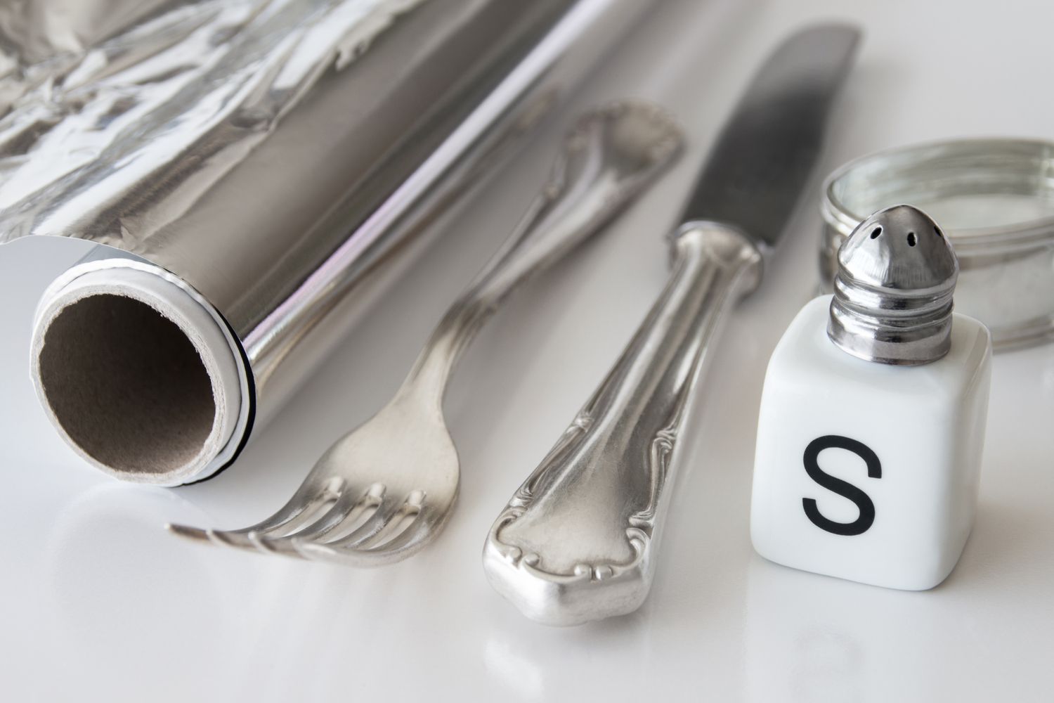 How To Clean Silverware With Baking Soda And Aluminum Foil