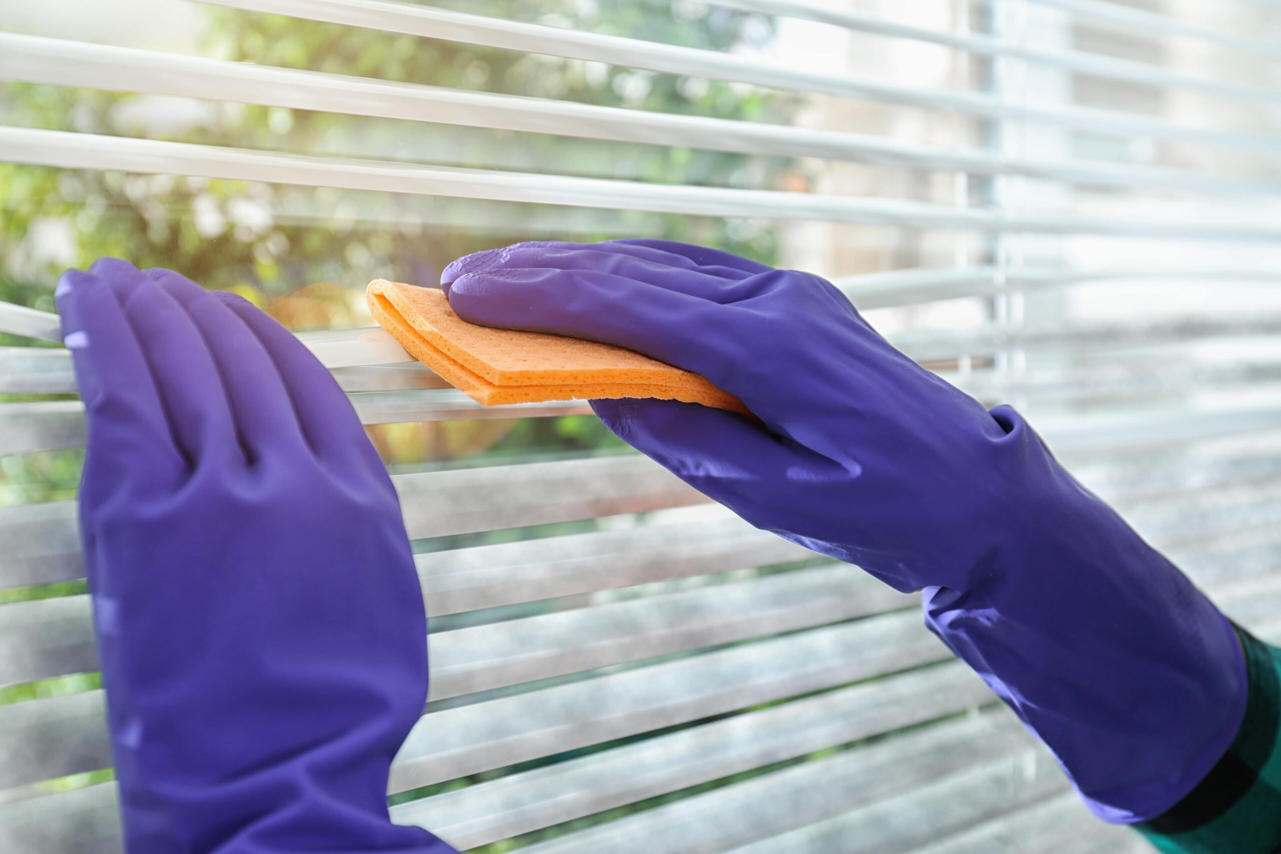 How To Clean Vinyl Blinds Easily