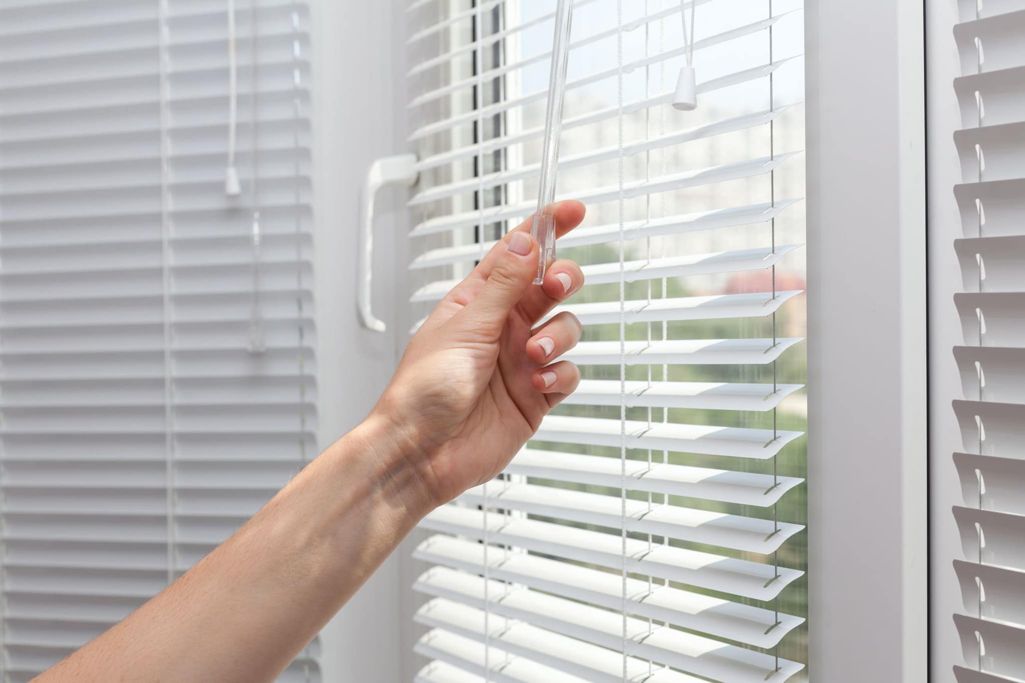 How To Close Window Blinds