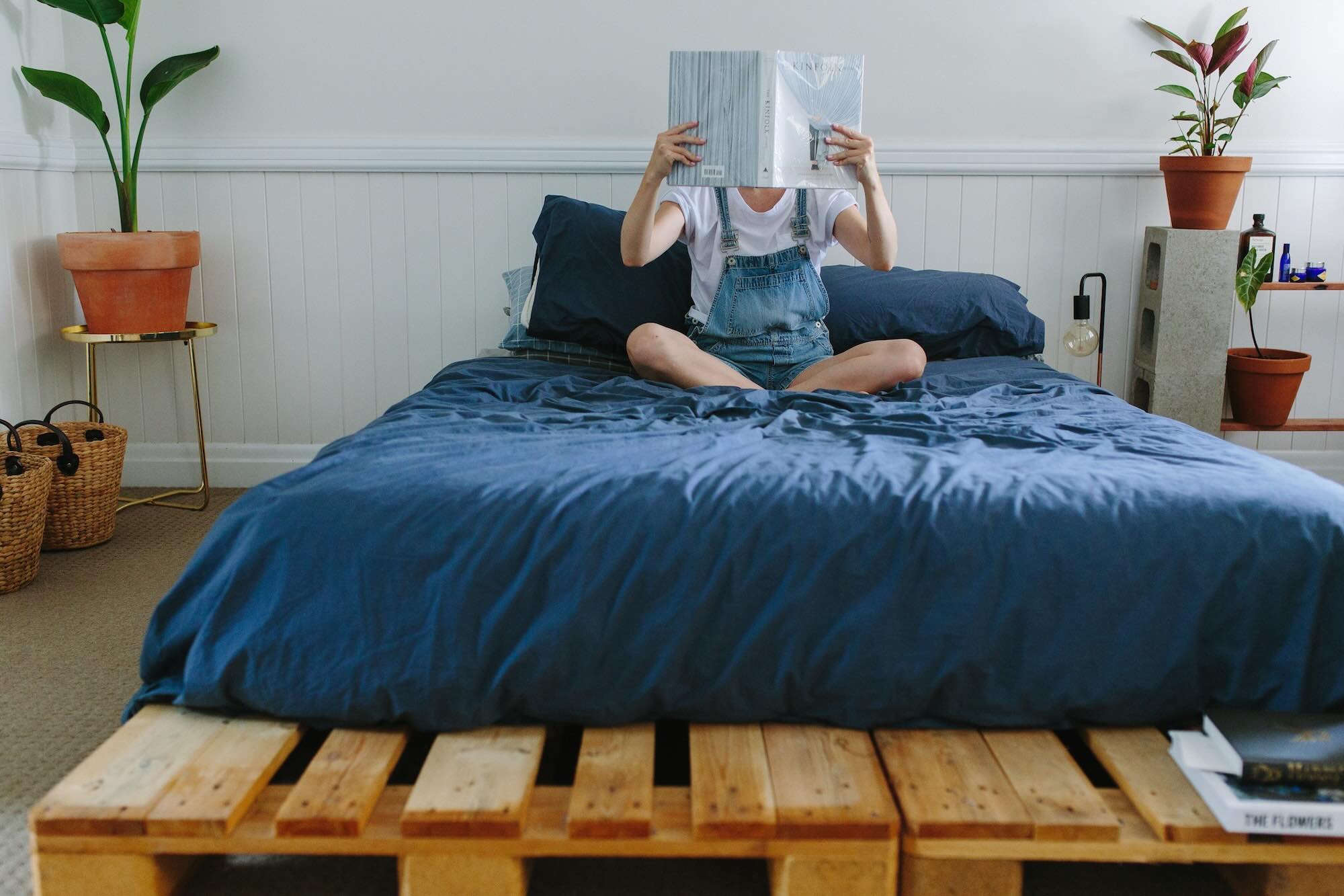 How To Construct A Bed Frame Using Pallets